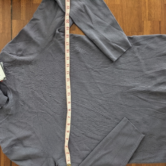 Anne Klein Women's Size Large Long Sleeve Turtleneck NWT - Picture 4 of 7